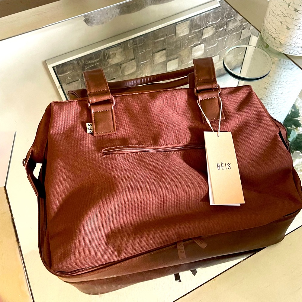 Beis travel bag The Weekender in Maple
